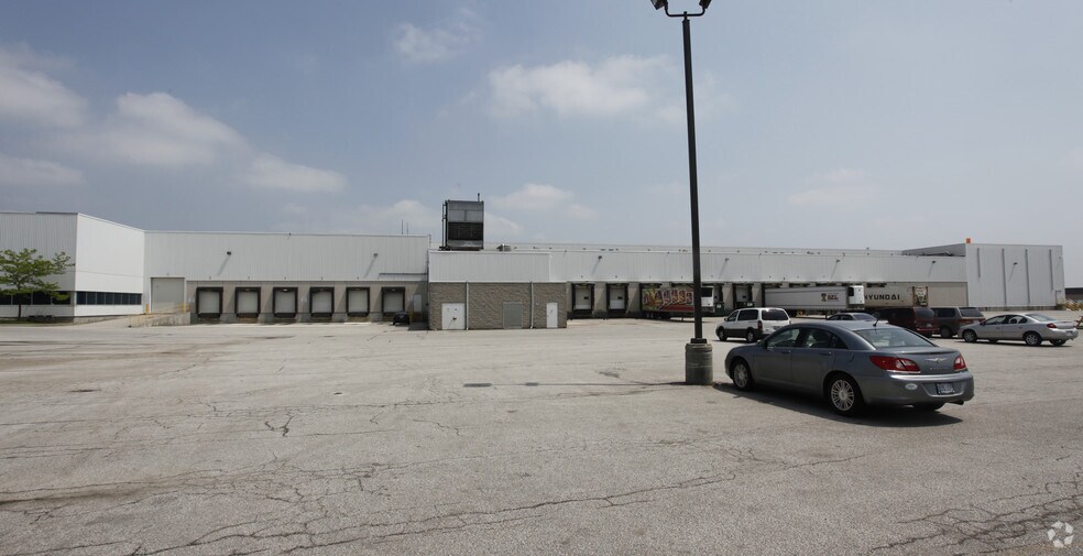 225 Rexdale Blvd, Toronto, ON à louer - Photo de l’immeuble – Image 2 sur 3