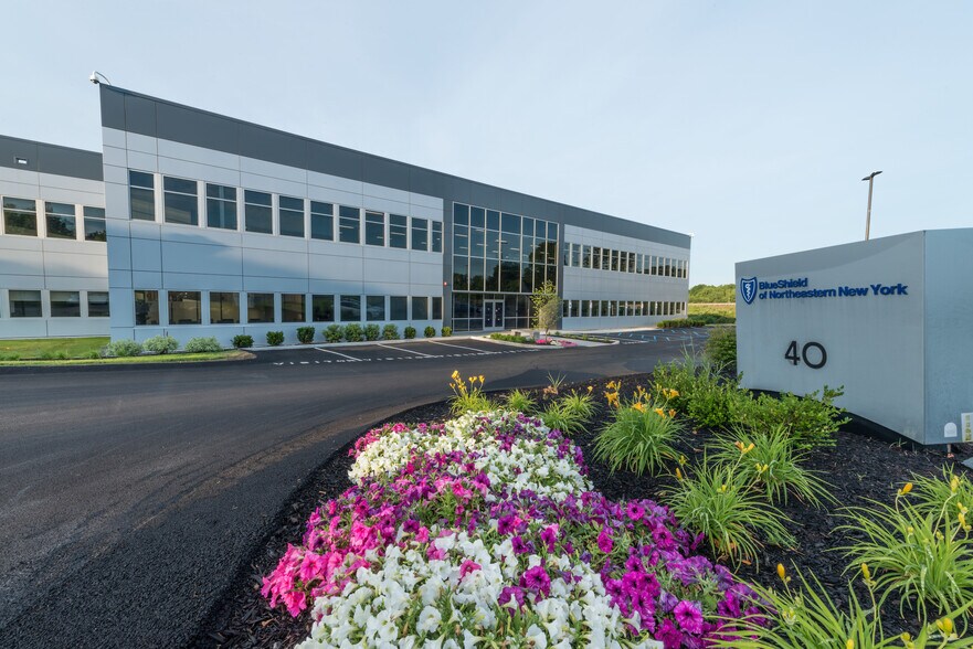 40 Century Hill Dr, Latham, NY à louer - Photo de l’immeuble – Image 2 sur 4