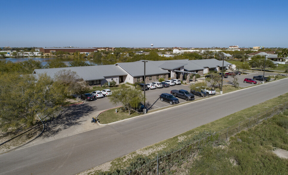 505 W Owassa Rd, Edinburg, TX à louer - Photo de l’immeuble – Image 2 sur 9