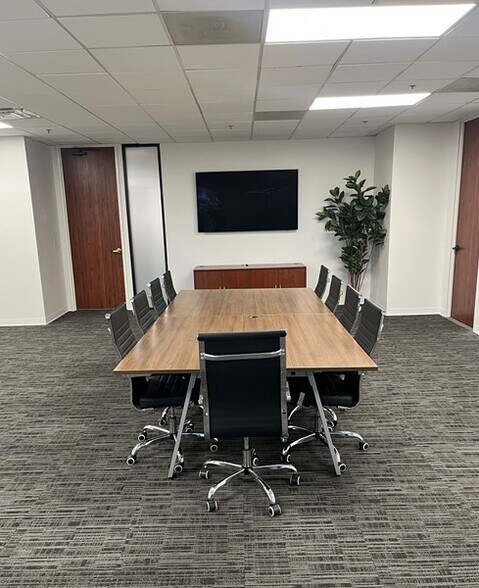 2350 Airport Fwy, Bedford, TX à louer - Photo intérieure – Image 2 sur 16