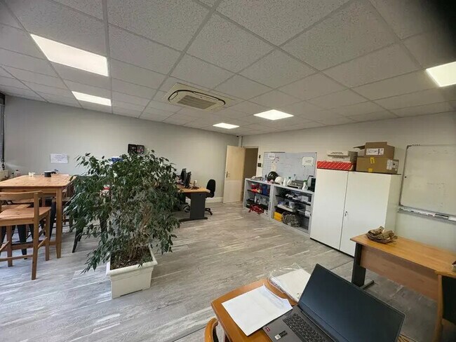 Plus de détails pour Bureau à vendre