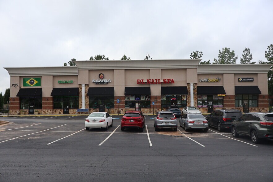 5700 Cumming Hwy, Buford, GA à louer - Photo de l’immeuble – Image 1 sur 11