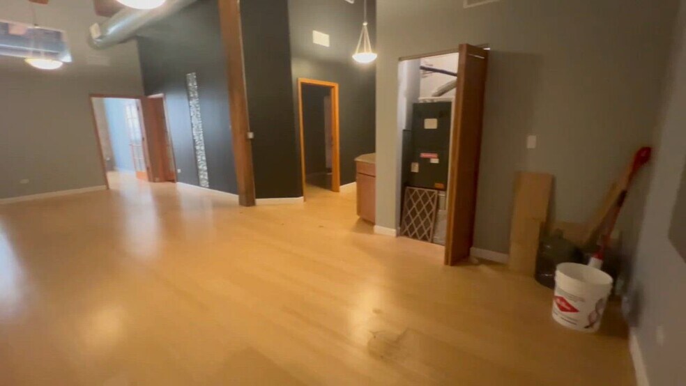 824 W Superior St, Chicago, IL à vendre - Vidéo sur l’annonce professionnelle – Image 1 sur 2