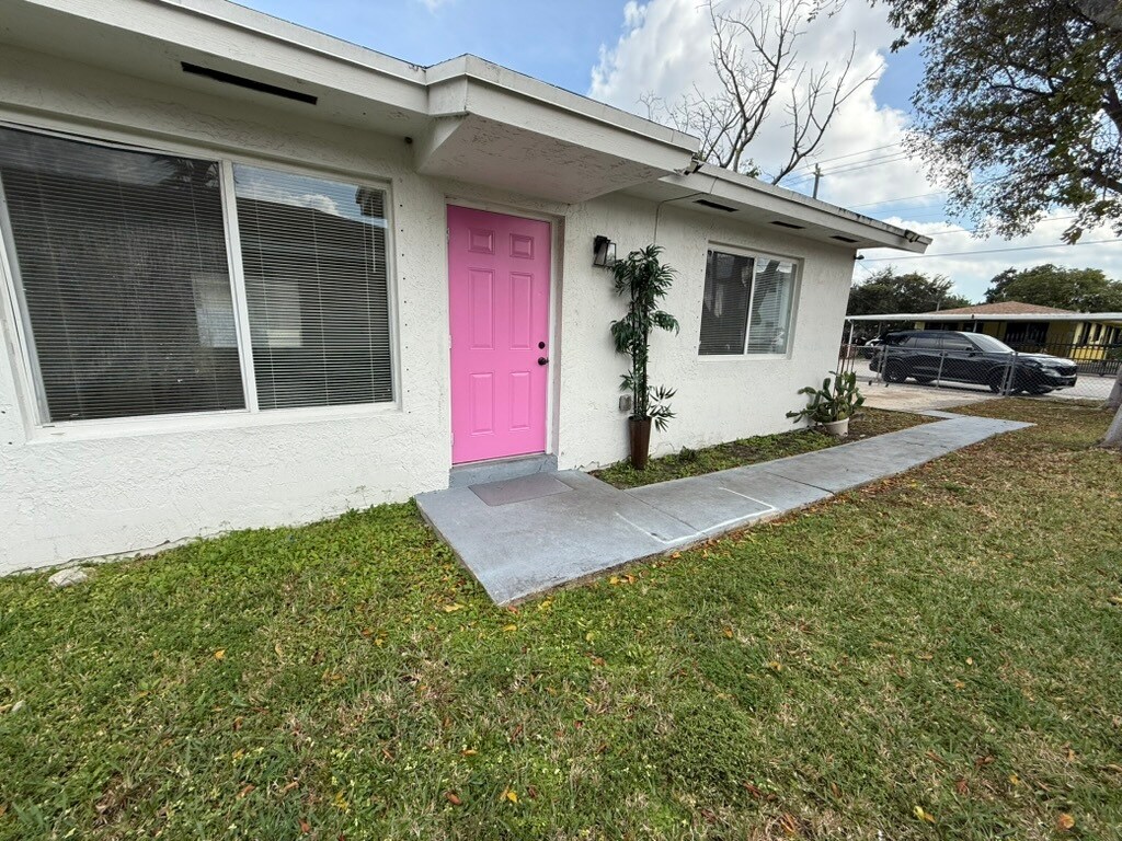 2155 NW 64th St, Miami, FL à vendre Photo principale– Image 1 sur 7