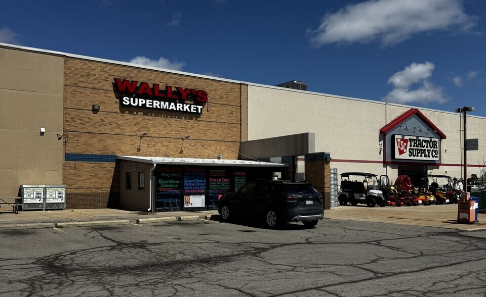 3198-3280 Gratiot Ave, Marysville, MI à louer - Photo de l’immeuble – Image 3 sur 8