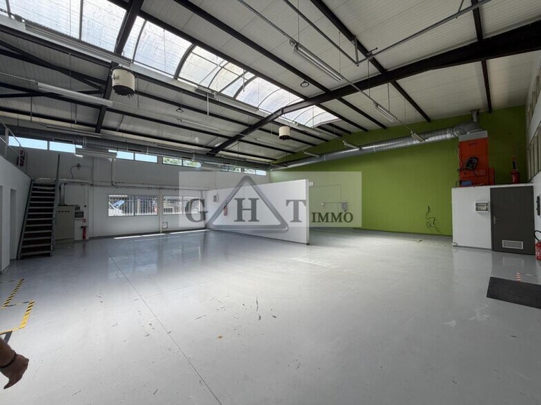 Industriel/Logistique dans Ozoir-la-Ferrière à louer - Photo de l’immeuble – Image 3 sur 10