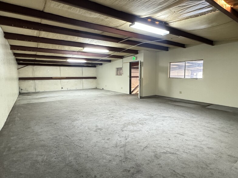8 Stokes Dr, Mound House, NV à louer - Photo de l’immeuble – Image 2 sur 9