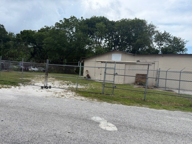 1520 N Nova Rd, Daytona Beach, FL à louer - Photo de l’immeuble – Image 3 sur 17