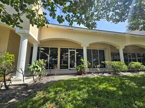 4953 Le Chalet Blvd, Boynton Beach, FL à louer Photo intérieure– Image 2 sur 18