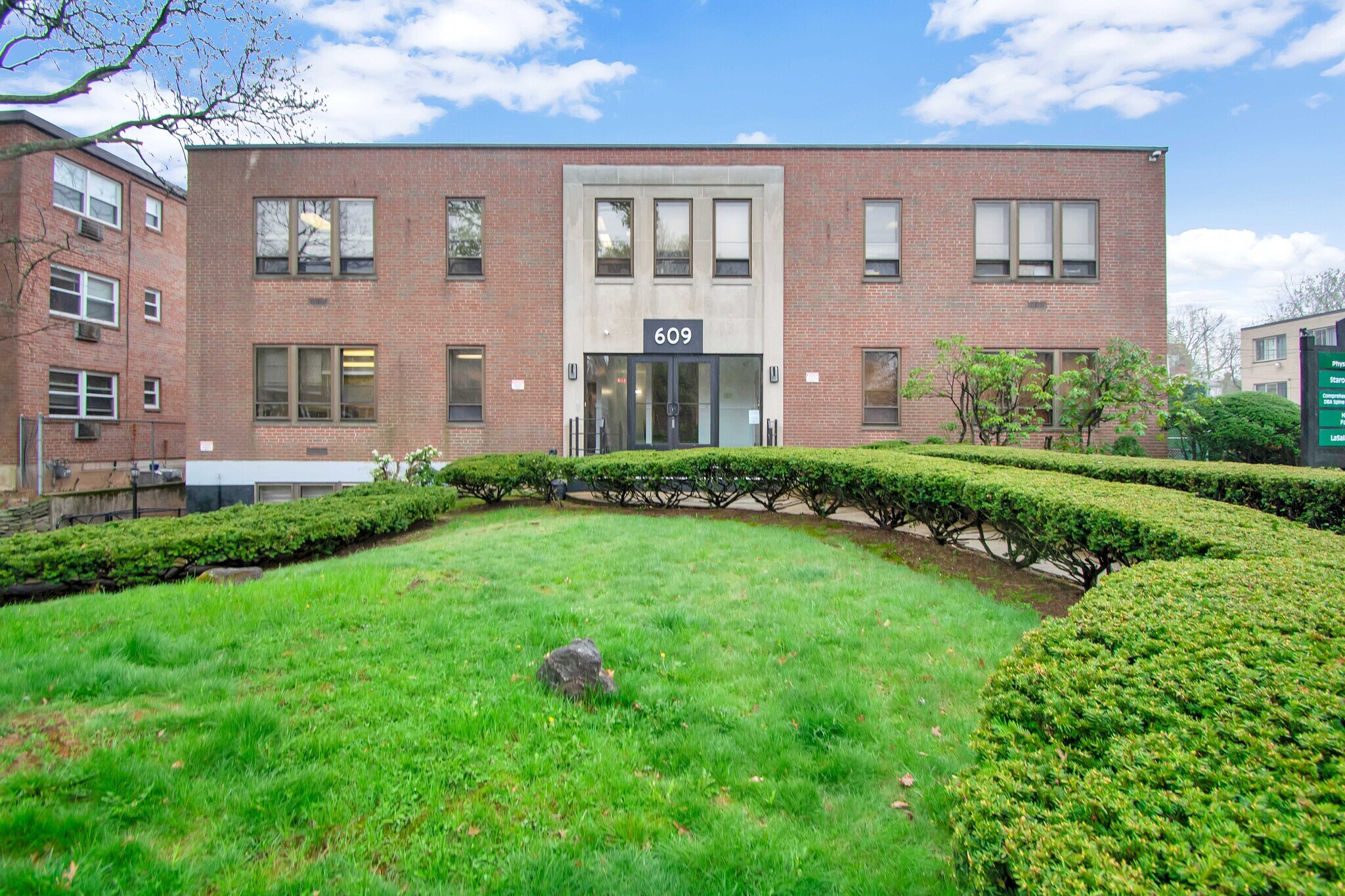 609 Farmington Ave, Hartford, CT à louer Photo principale– Image 1 sur 30