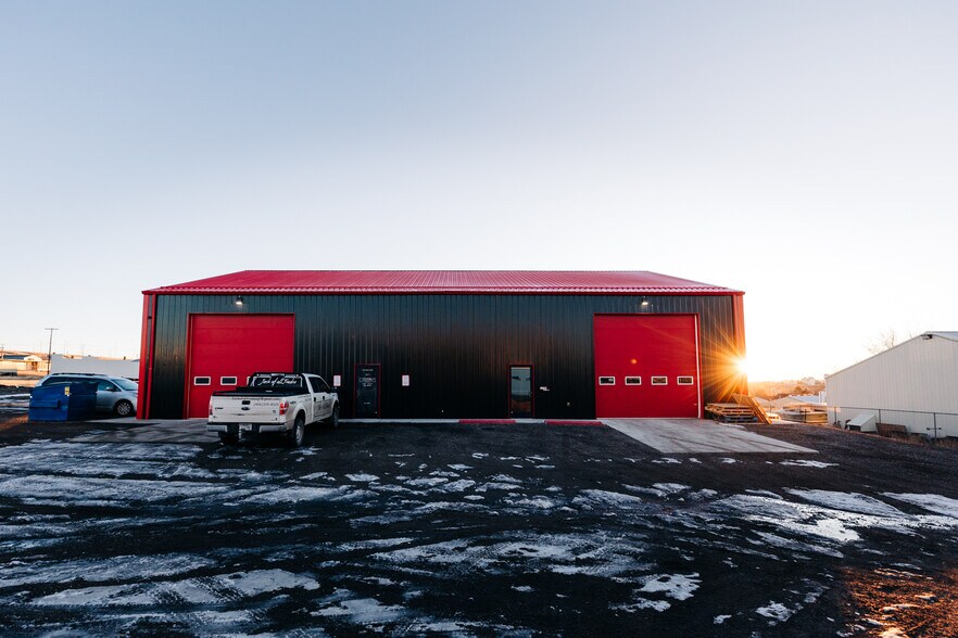 1128 25th Ave NE Ave, Black Eagle, MT à vendre - Photo de l’immeuble – Image 3 sur 10