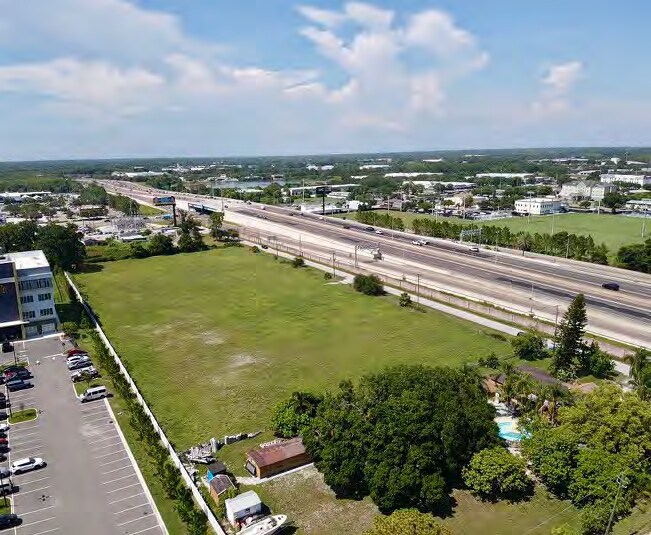 8102 Patterson Rd, Tampa, FL à vendre - Photo de l’immeuble – Image 1 sur 3