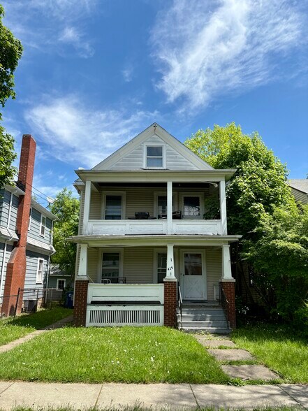 415 23rd St, Niagara Falls, NY à vendre - Photo principale – Image 1 sur 1