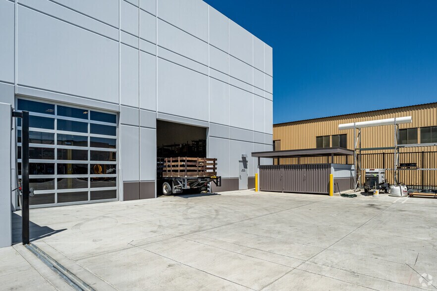 1613 S Baker Ave, Ontario, CA à louer - Photo de l’immeuble – Image 2 sur 7