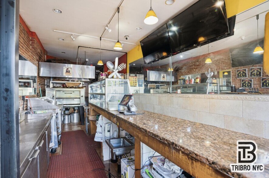 256 E 125th St, New York, NY à louer - Photo de l’immeuble – Image 3 sur 10