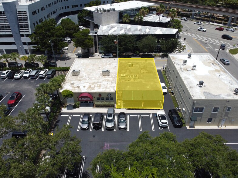 7311 SW 59th Ct, South Miami, FL à louer - Photo de l’immeuble – Image 2 sur 22
