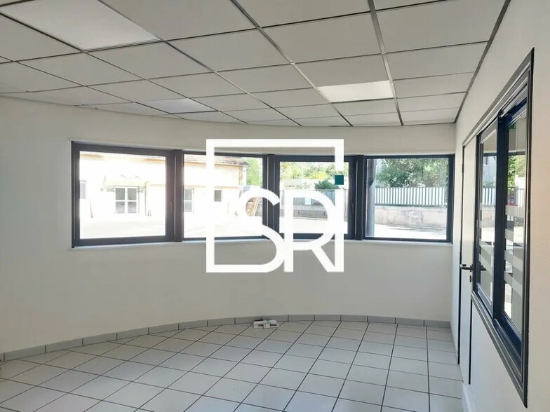 Bureau dans Thiers à louer - Photo de l’immeuble – Image 3 sur 22