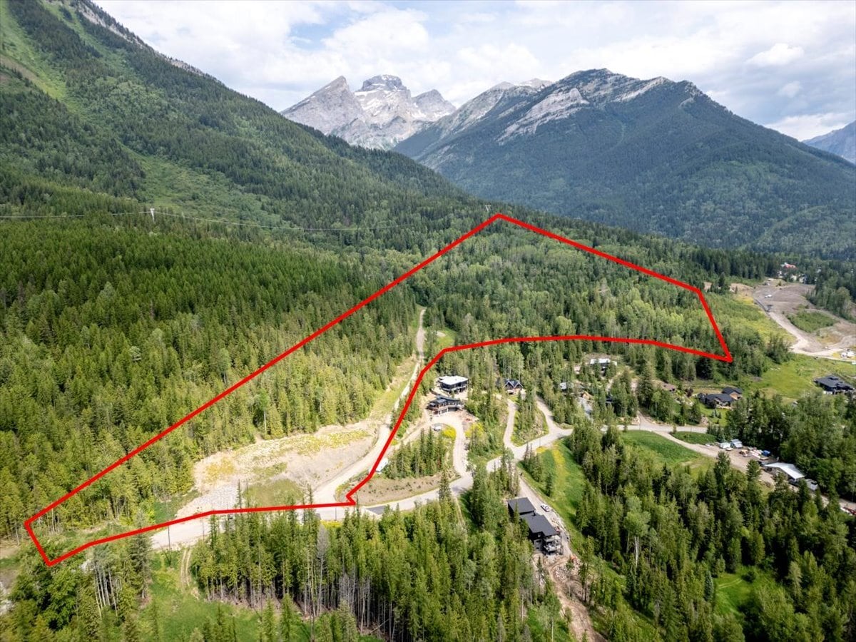 500 Burma Rd, Fernie, BC à vendre Aérien– Image 1 sur 9