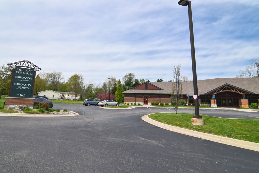 5161 B Dr S, Battle Creek, MI à vendre - Photo de l’immeuble – Image 2 sur 12