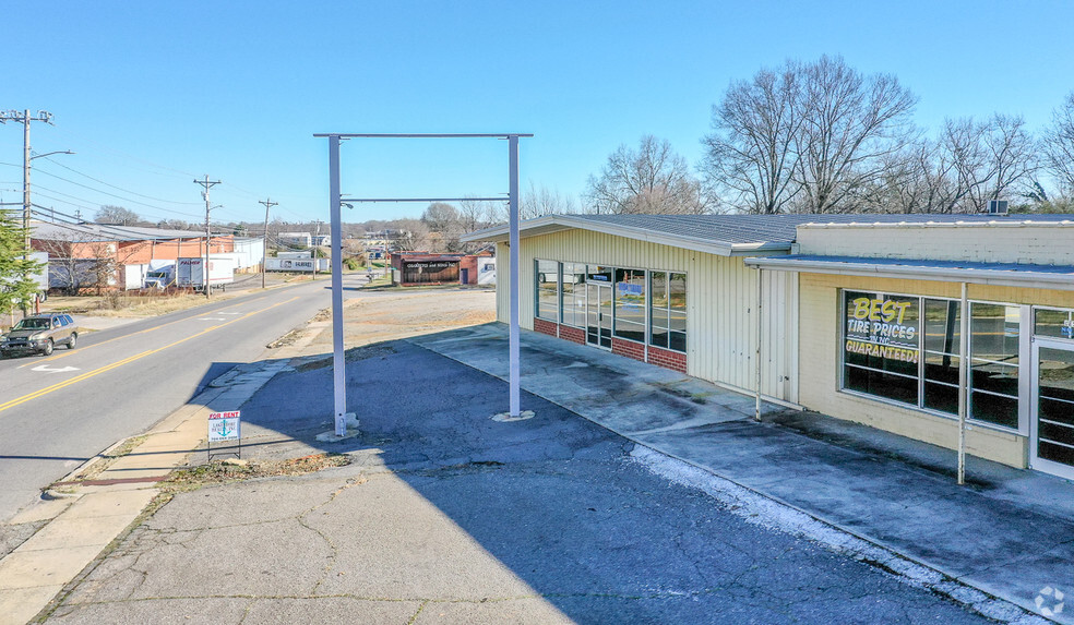 1809 W Front St, Statesville West, NC à louer - Photo de l’immeuble – Image 2 sur 4