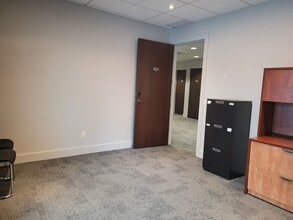 1455 Ellis St, Kelowna, BC à louer Photo intérieure– Image 2 sur 4