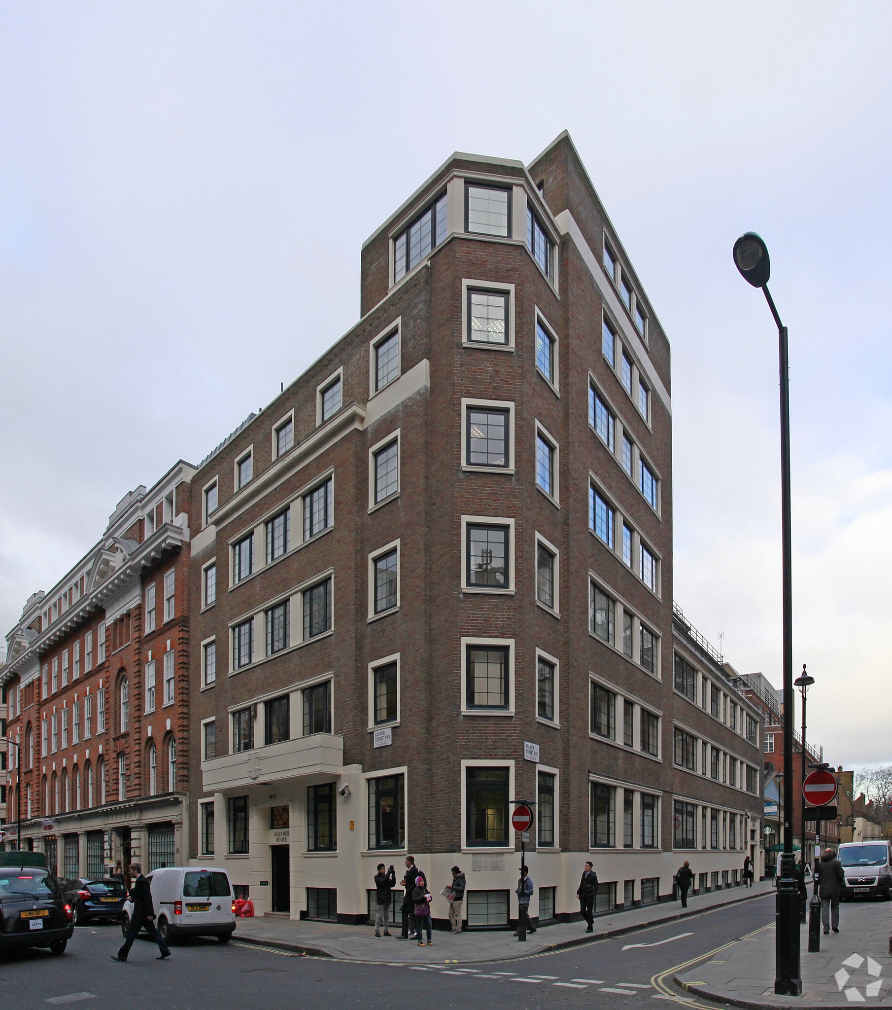12 Caxton St, Londres à louer Photo de l’immeuble– Image 1 sur 6