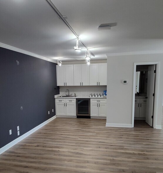 110 Hepler St, Kernersville, NC à louer - Photo de l’immeuble – Image 2 sur 5