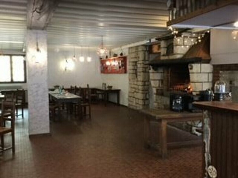 Local commercial dans Compiègne à vendre - Photo de l’immeuble – Image 2 sur 8