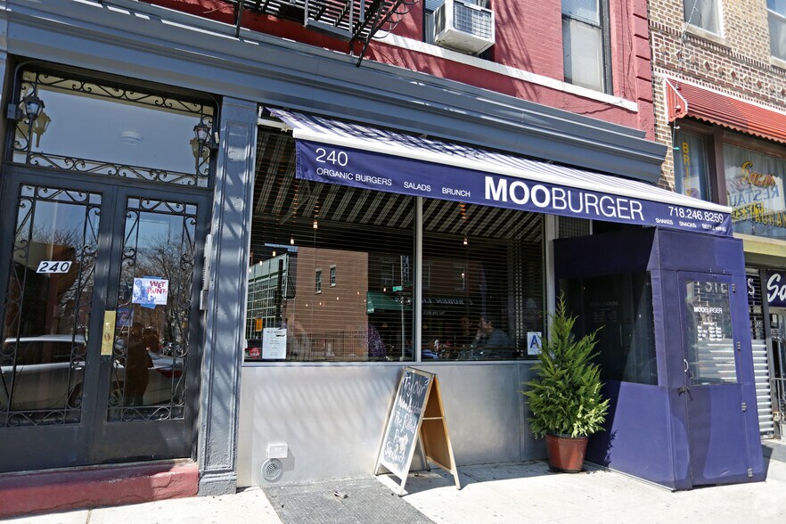 240-242 Court St, Brooklyn, NY à louer - Photo de l’immeuble – Image 2 sur 13