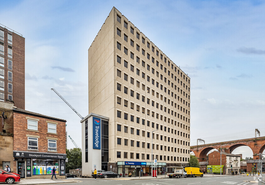 Heaton Ln, Stockport à louer - Photo de l’immeuble – Image 1 sur 11
