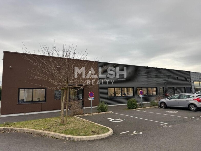 Local commercial dans Montrond-les-Bains à louer - Photo de l’immeuble – Image 1 sur 11