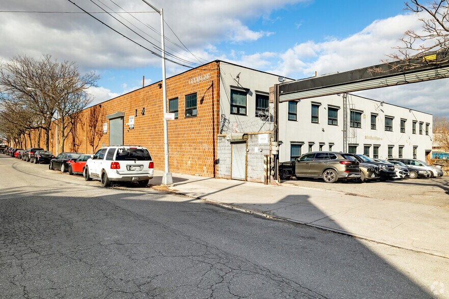 63-15 Traffic Ave, Ridgewood, NY à louer - Photo principale – Image 3 sur 3
