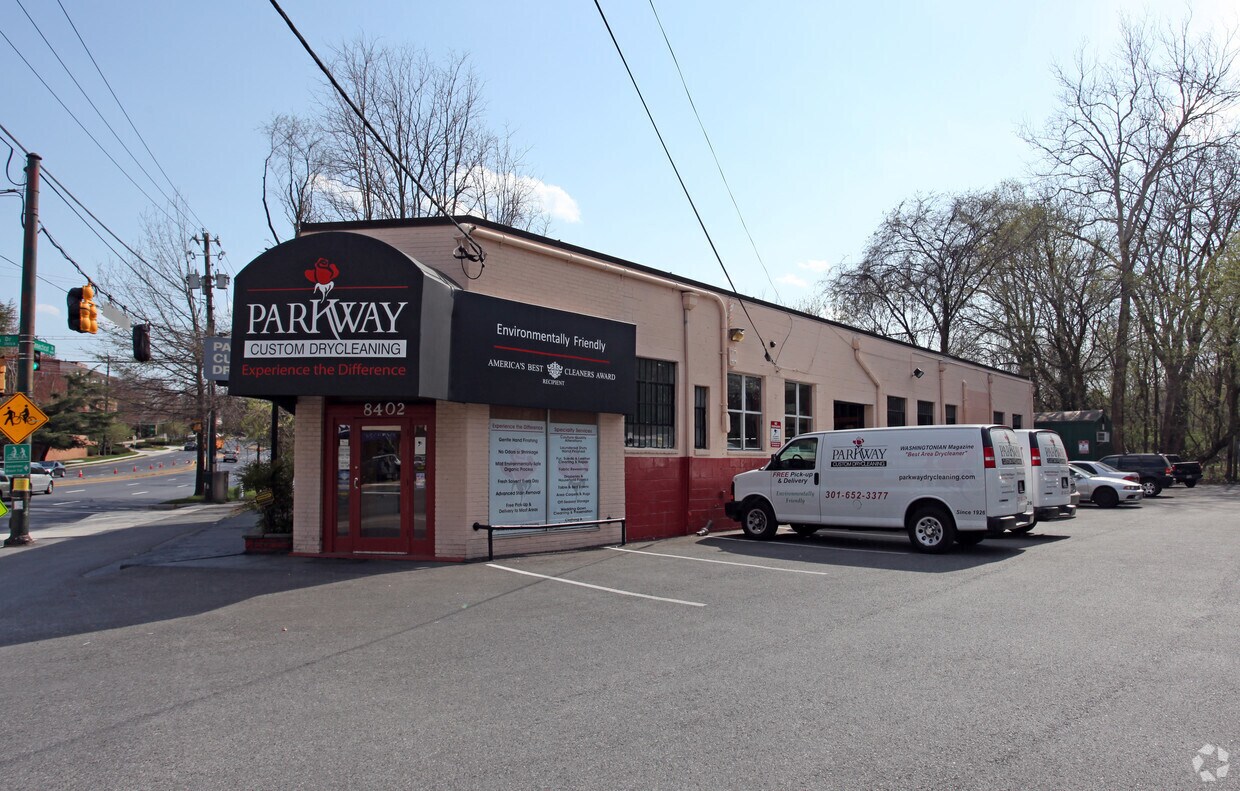 8402 Connecticut Avenue, Chevy Chase, MD à vendre Photo principale– Image 1 sur 2