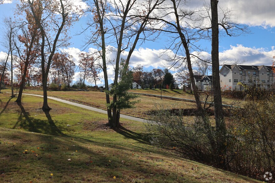 400 Innovative Way, Nashua, NH à louer - Photo de l’immeuble – Image 3 sur 3