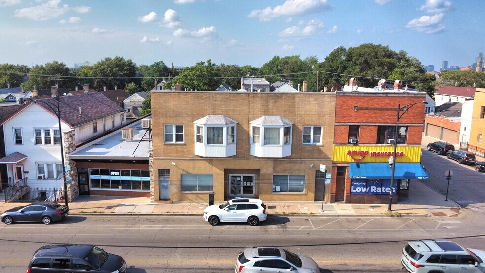1902 W Cermak Rd, Chicago, IL à louer - Photo de l’immeuble – Image 2 sur 24