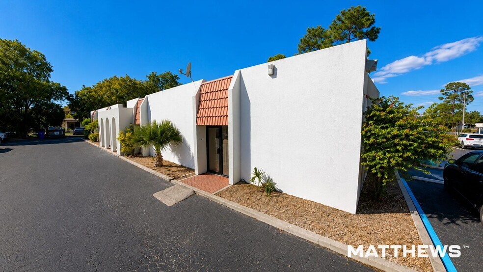 6325 Presidential Ct, Fort Myers, FL à vendre - Photo de l’immeuble – Image 2 sur 3