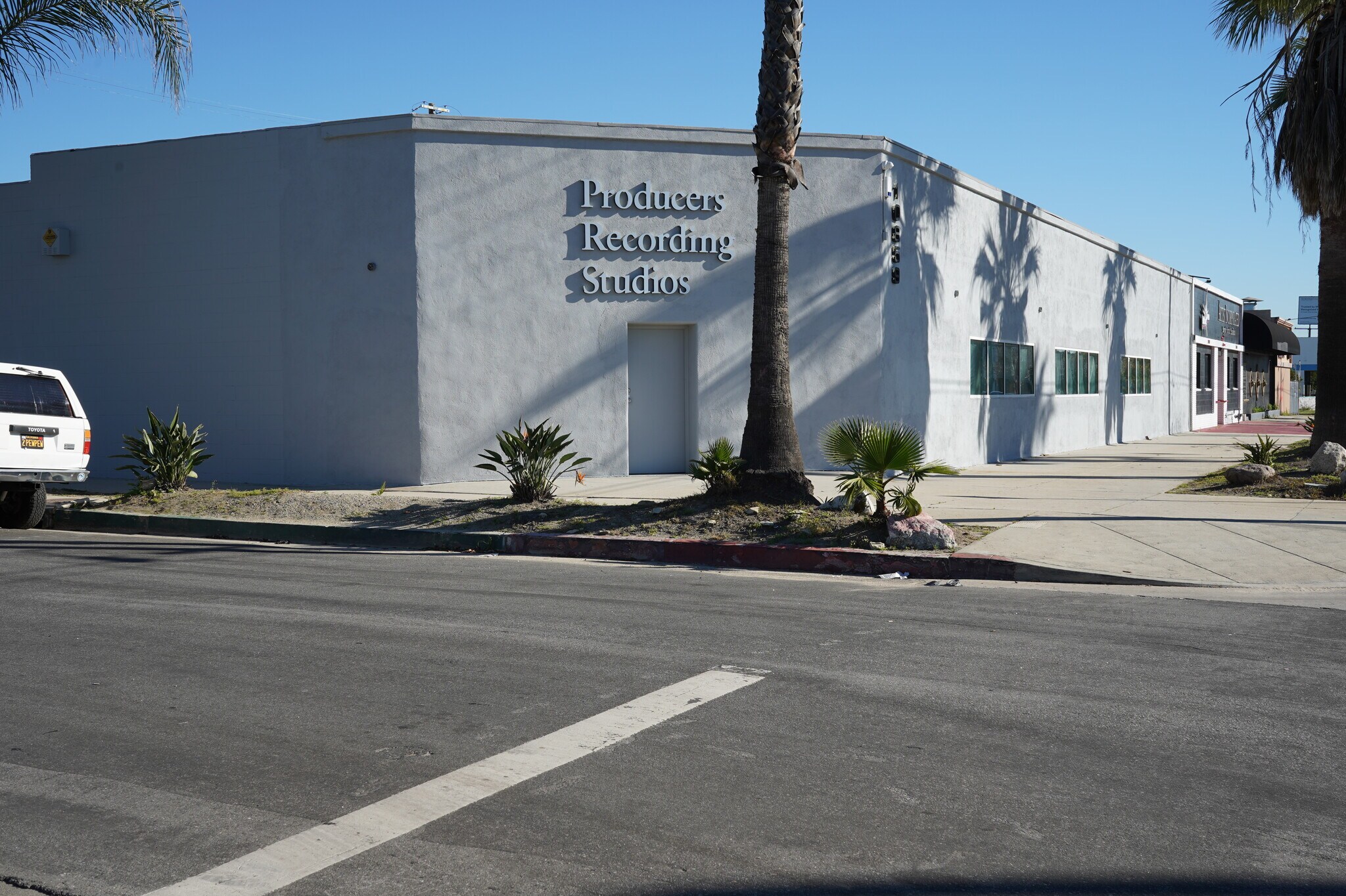 10859 Burbank Blvd, North Hollywood, CA à vendre Photo principale– Image 1 sur 13