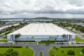 9350 NW 108th Ave, Medley, FL à louer Aérien– Image 2 sur 17