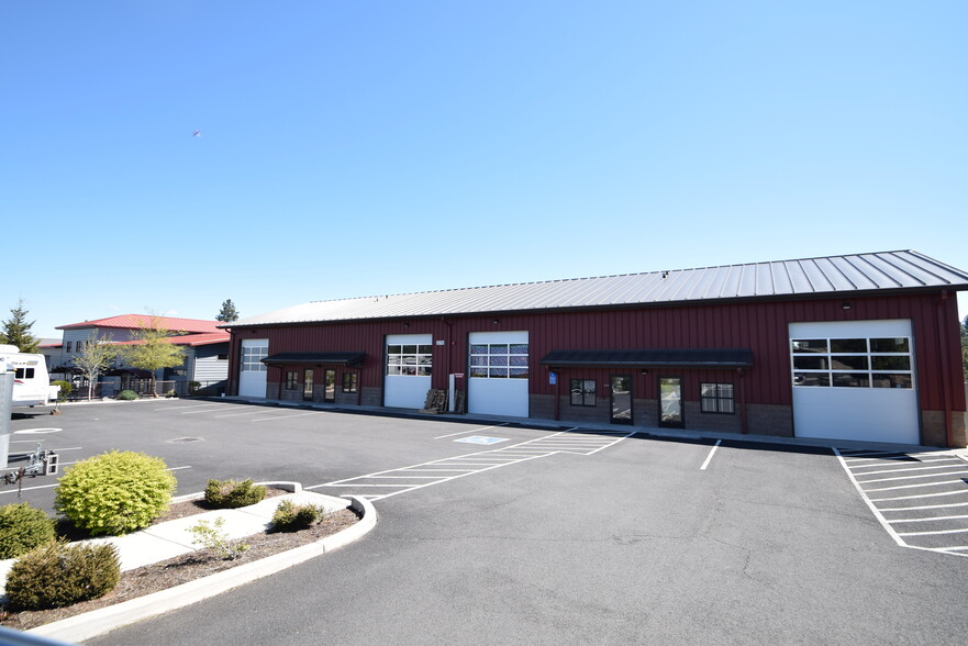 20700 Carmen Loop, Bend, OR à louer - Photo de l’immeuble – Image 2 sur 7