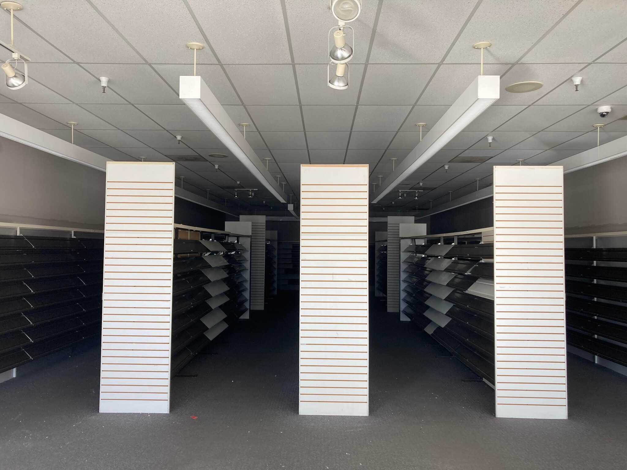 1025 S Main St, Red Bluff, CA à louer Photo de l’immeuble– Image 1 sur 1