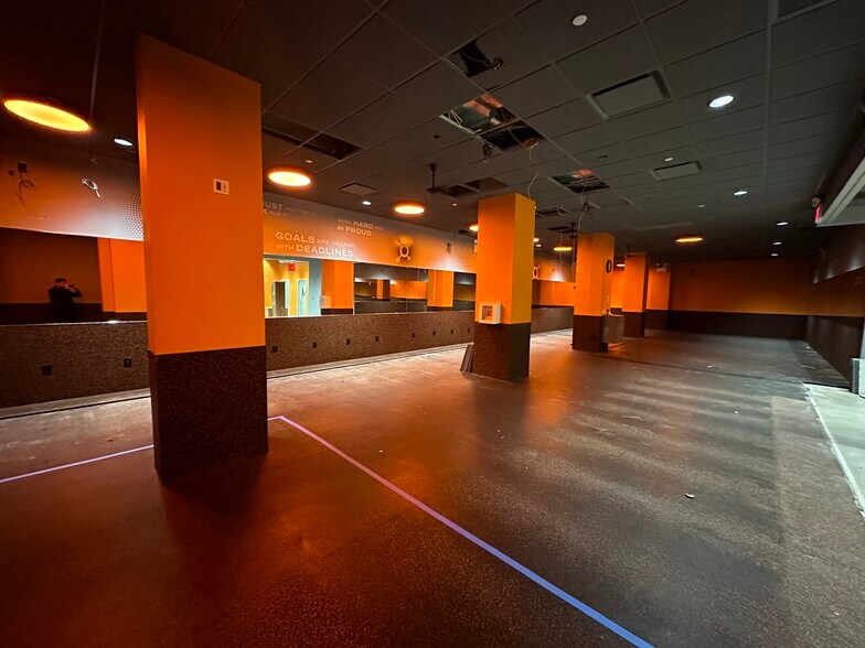 313-321 W 37th St, New York, NY à louer - Photo intérieure – Image 3 sur 9