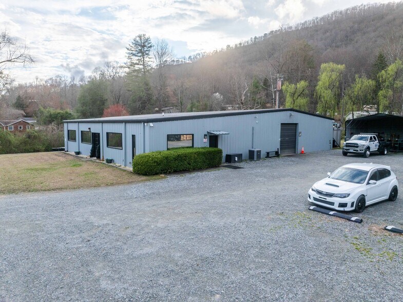 4599 Hendersonville Hwy, Pisgah Forest, NC à vendre - Photo de l’immeuble – Image 3 sur 5