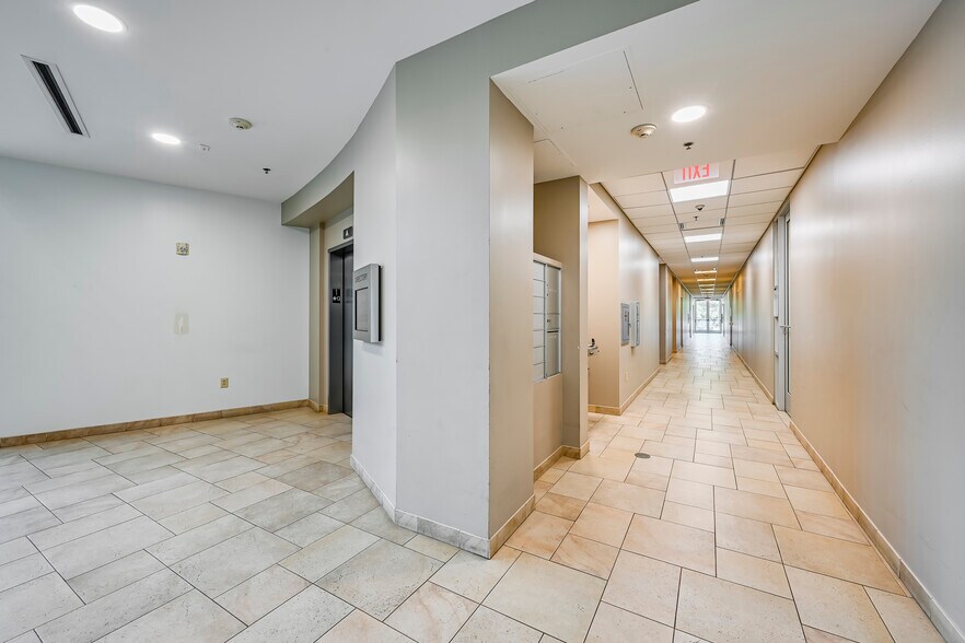 7501 Lakeview Pkwy, Rowlett, TX à louer - Photo de l’immeuble – Image 2 sur 10