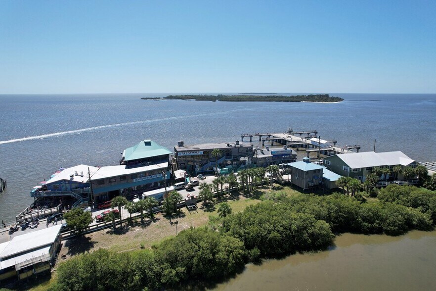 450 Dock St, Cedar Key, FL à vendre - Photo de l’immeuble – Image 1 sur 18