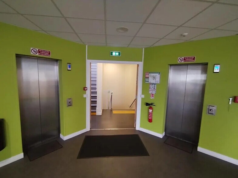 13 Avenue Morane Saulnier, Vélizy-Villacoublay à louer - Photo de l’immeuble – Image 3 sur 7