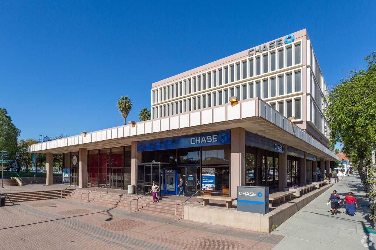 330 N D St, San Bernardino, CA à louer Photo intérieure– Image 1 sur 6