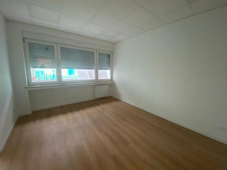 Local d’activités dans Forbach à louer - Photo de l’immeuble – Image 3 sur 4