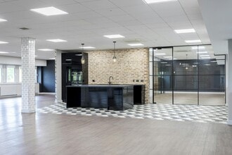 4200-4520 Solihull Pky, Birmingham à louer Photo de l’immeuble– Image 2 sur 13