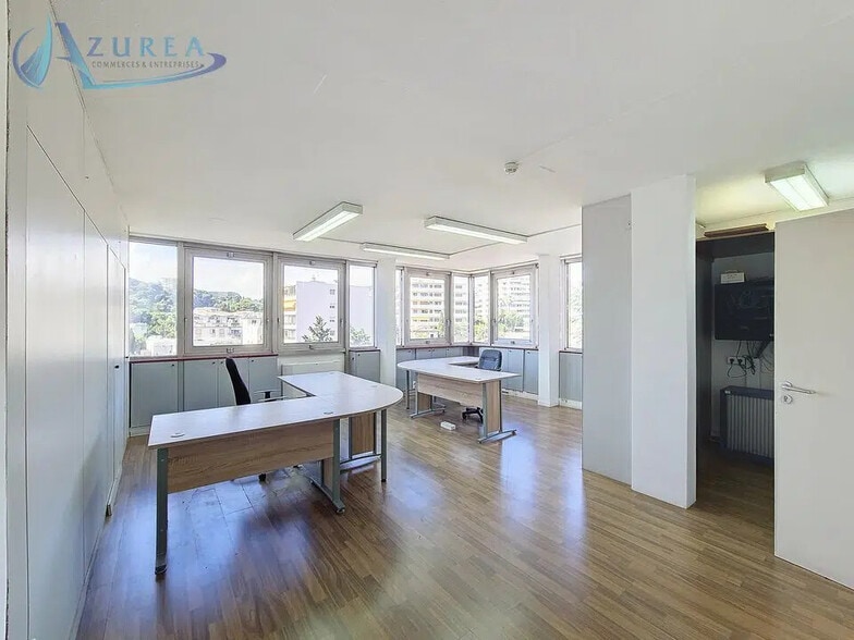 Bureau dans Le Cannet à louer - Photo de l’immeuble – Image 2 sur 10