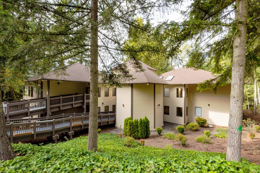 3805 108th Ave NE, Bellevue, WA à louer - Photo de l’immeuble – Image 2 sur 6